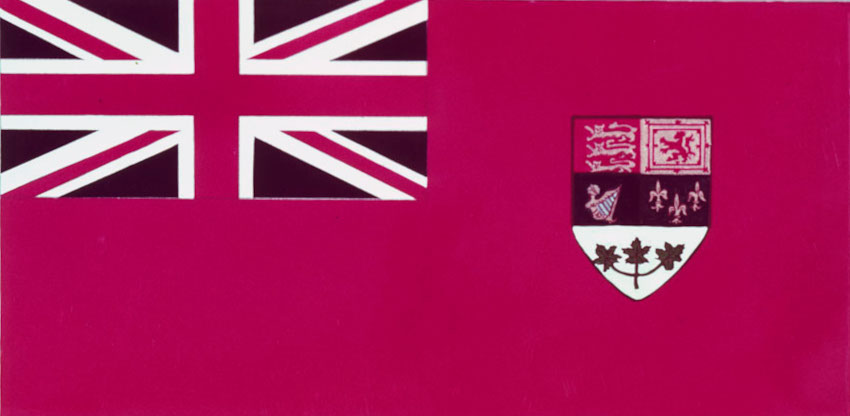 Un drapeau composé d'un fond rouge avec l'Union Jack britannique dans le coin supérieur gauche. À droite, un écusson avec les symboles suivants : lions, harpe, fleur de lys et feuilles d'érable.