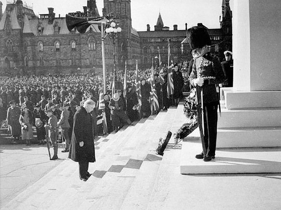 Une des premières commémorations du jour du Souvenir à Ottawa (1937).