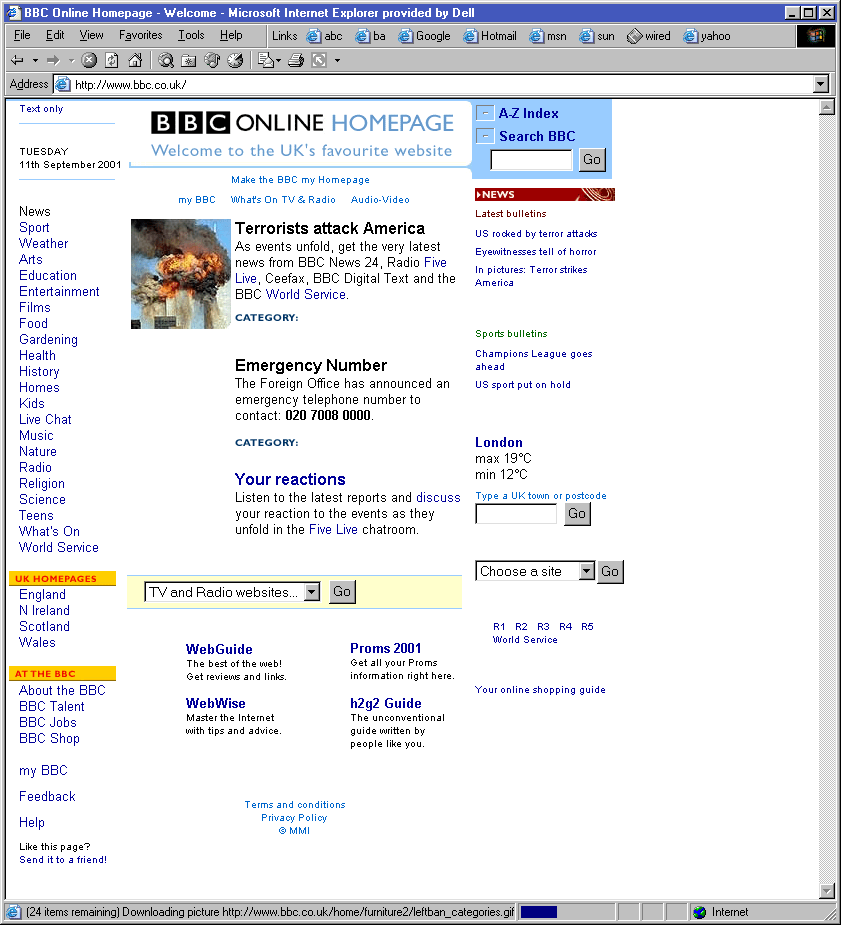 Capture d'écran d'un reportage de la BBC datant de septembre 2001. On peut y lire «&nbsp;Des terroristes attaquent les États-Unis&nbsp;».