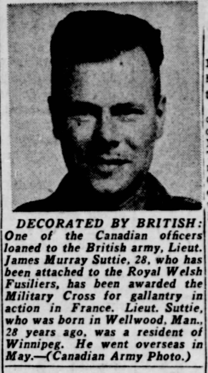 Un article de journal accompagné de la photo d'un homme. Le titre de l'article indique&nbsp;: «&nbsp;Décoré par les Britanniques&nbsp;».